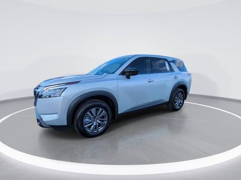 Used 2025 Nissan Pathfinder S FWD image 4