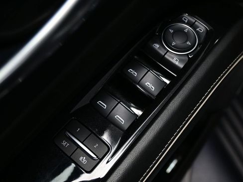 Used 2023 Cadillac Escalade ESV Sport Platinum w/ LPO, ONYX Package AWD/4WD image 17
