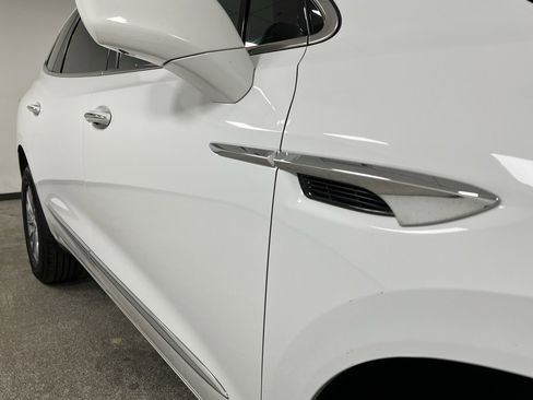 Used 2024 Buick Enclave Premium image 13