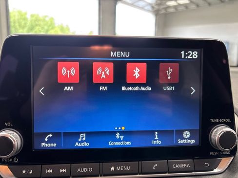 Used 2024 Nissan Sentra SR w/ Trunk Package FWD image 18