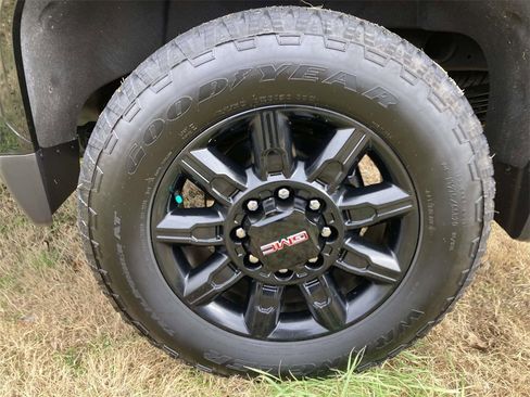 Used 2024 GMC Sierra 2500 AT4 w/ AT4 Preferred Package image 10