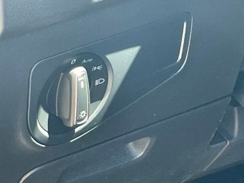 Used 2022 Volkswagen Tiguan SE FWD image 5