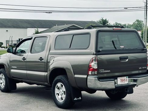 Used 2014 Toyota Tacoma 4x4 Double Cab w/ SR5 Package image 8