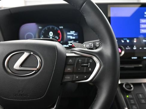 Used 2026 Lexus GX 550 w/ Accessory Package (CT) AWD/4WD image 17