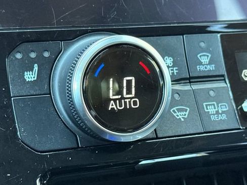 Used 2023 Toyota Highlander XLE FWD image 30