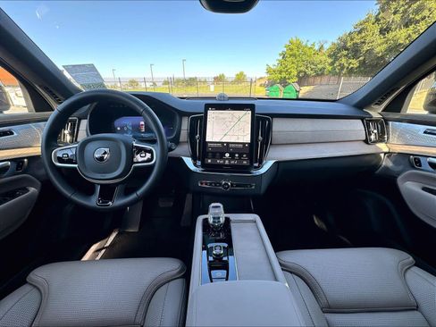 Used 2025 Volvo XC90 T8 Ultra AWD/4WD image 18