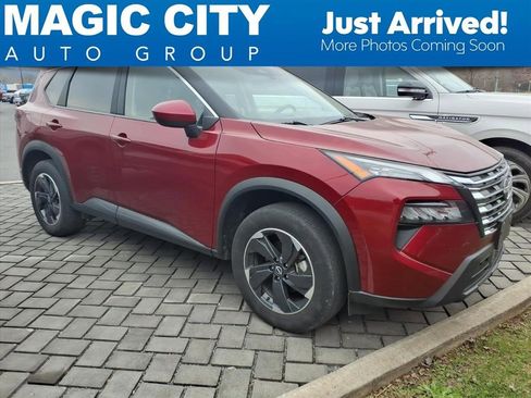 Used 2025 Nissan Rogue SV image 1