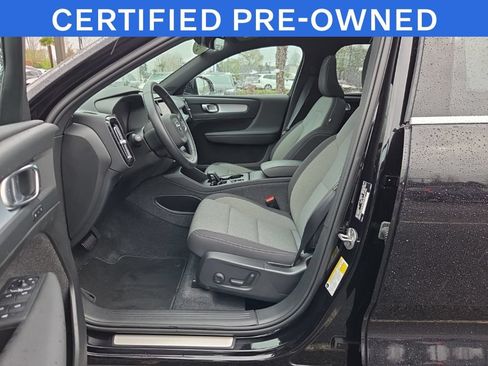 Certified 2025 Volvo XC40 B5 Core AWD/4WD image 4