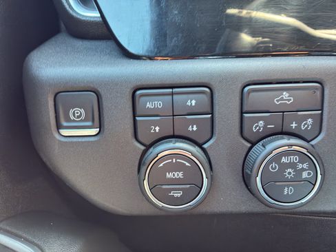 Used 2022 Chevrolet Silverado 1500 RST AWD/4WD image 30
