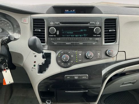 Used 2011 Toyota Sienna LE image 13