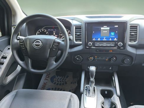 Used 2024 Nissan Frontier SV w/ Technology Package AWD/4WD image 16