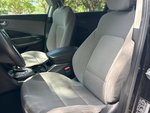 Used 2017 Hyundai Santa Fe SE FWD image 9