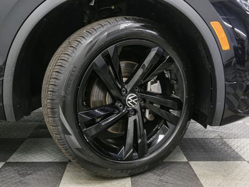 Used 2023 Volkswagen Tiguan SE R-Line AWD/4WD image 17
