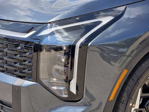 New 2026 Kia Sportage EX FWD image 7