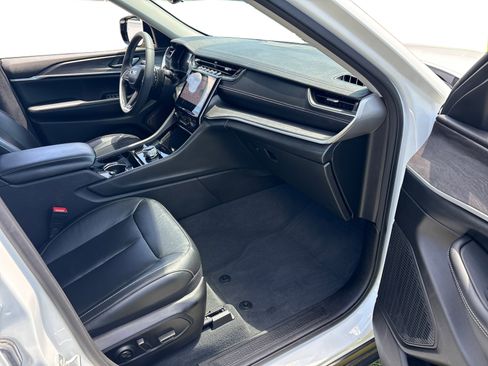 Used 2023 Jeep Grand Cherokee L Limited image 19