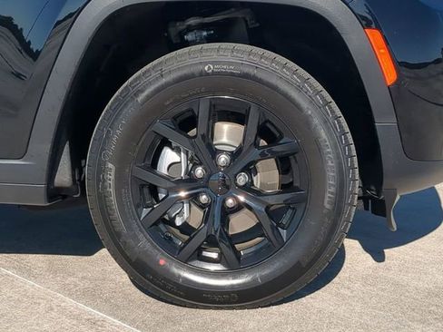 New 2026 Jeep Grand Cherokee Altitude image 11