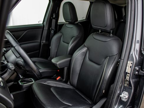 Used 2023 Jeep Renegade Limited image 18