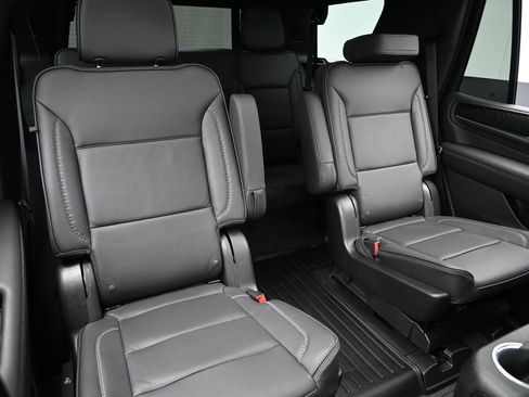 Used 2022 GMC Yukon Denali w/ Denali Premium Package image 36