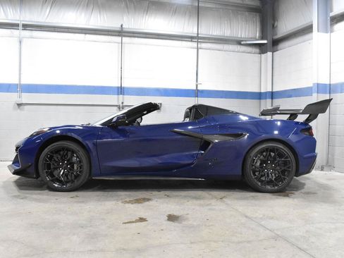 Used 2025 Chevrolet Corvette ZR1 w/ ZR1 Carbon Fiber Aero Package RWD image 24