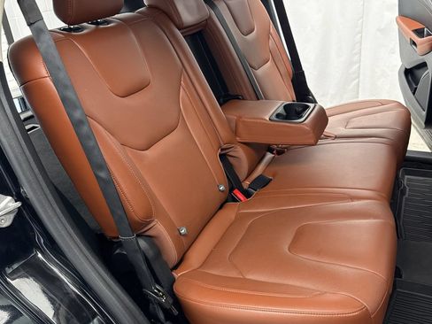 Used 2018 Ford Edge Titanium w/ Equipment Group 302A AWD/4WD image 36