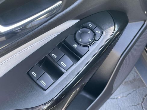 Used 2025 Chevrolet Trax LT w/ LT Convenience Package FWD image 17