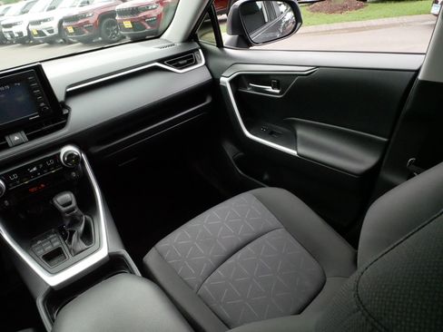 Used 2020 Toyota RAV4 XLE w/ Convenience Package AWD/4WD image 11