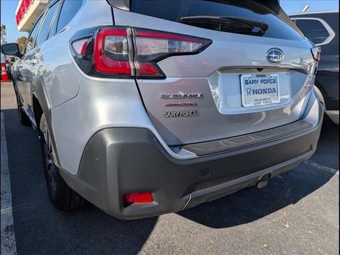 Used 2025 Subaru Outback Premium AWD/4WD image 16