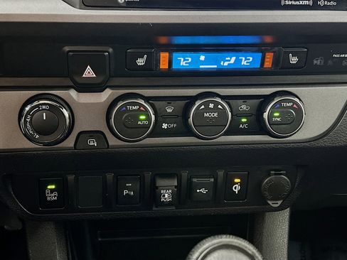 Used 2022 Toyota Tacoma TRD Off-Road w/ TRD Premium Off Road Package AWD/4WD image 16