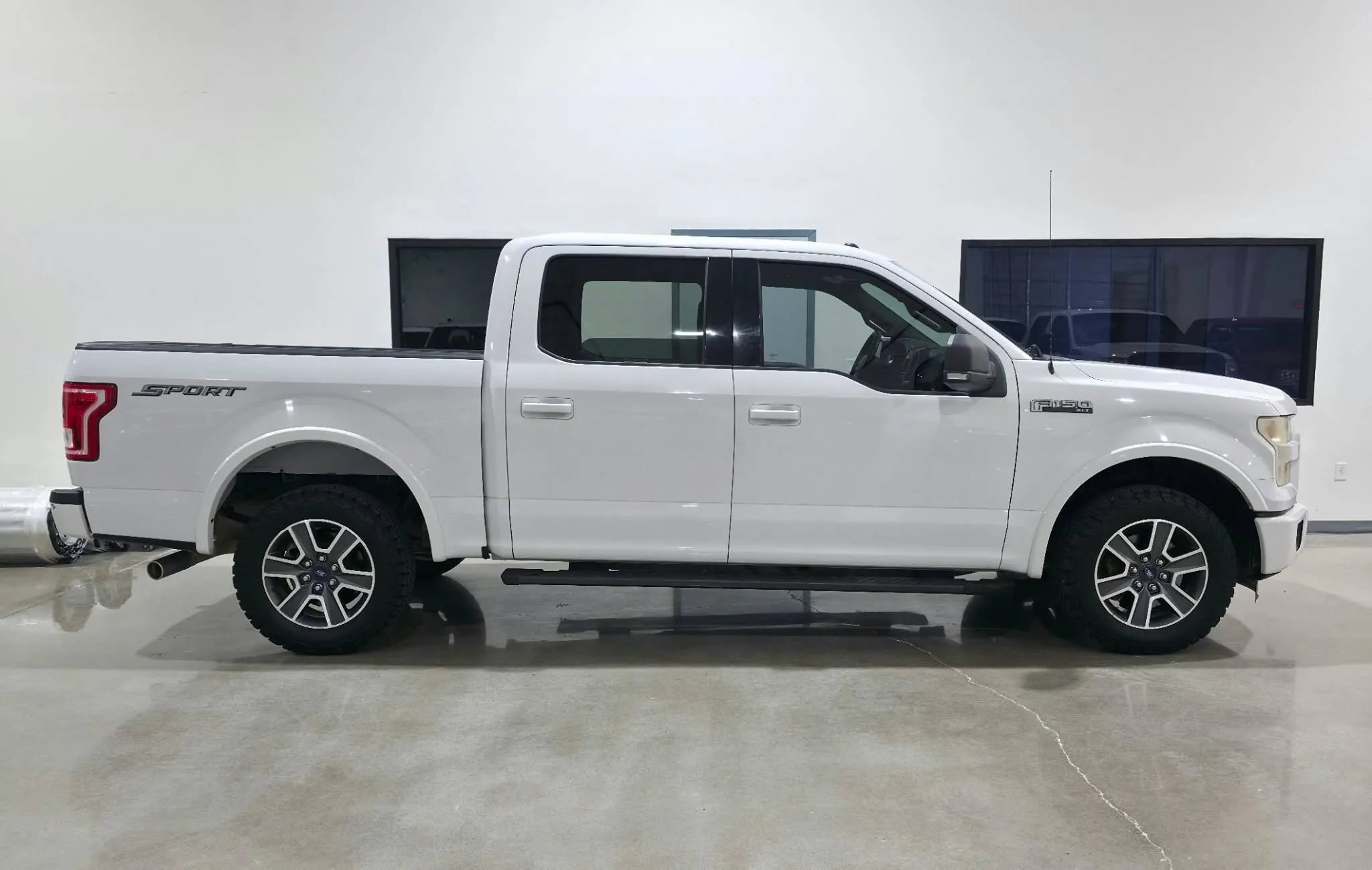 Used 2015 Ford F150 XLT w/ Equipment Group 301A Mid RWD image 2
