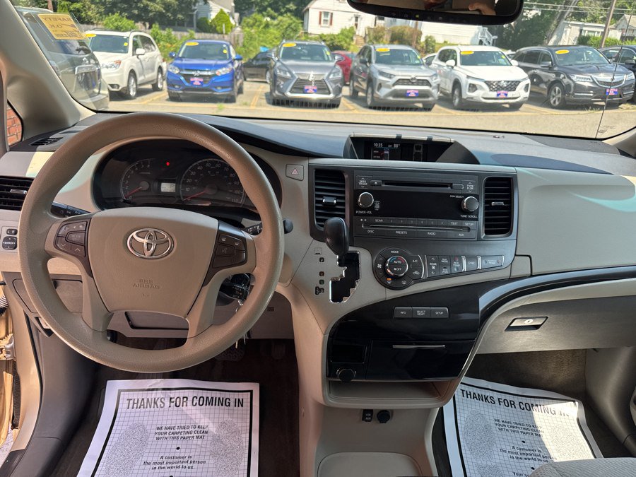 Used 2013 Toyota Sienna LE FWD image 24