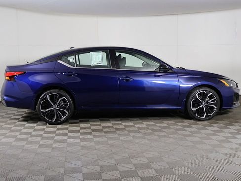 Used 2024 Nissan Altima 2.5 SR w/ SR Premium Package AWD/4WD image 18