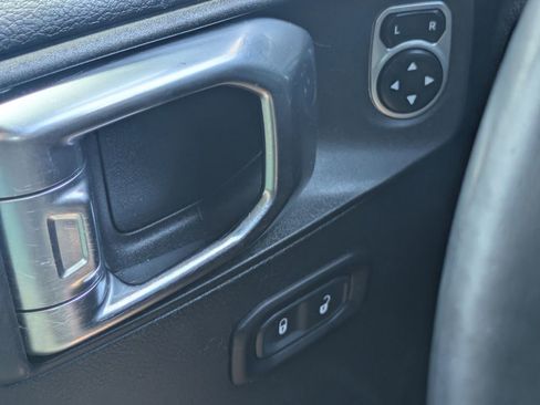 Used 2019 Jeep Wrangler Unlimited Sport S AWD/4WD image 24