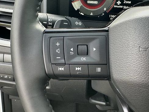 Certified 2025 Nissan Rogue SL w/ Tech Package FWD image 27