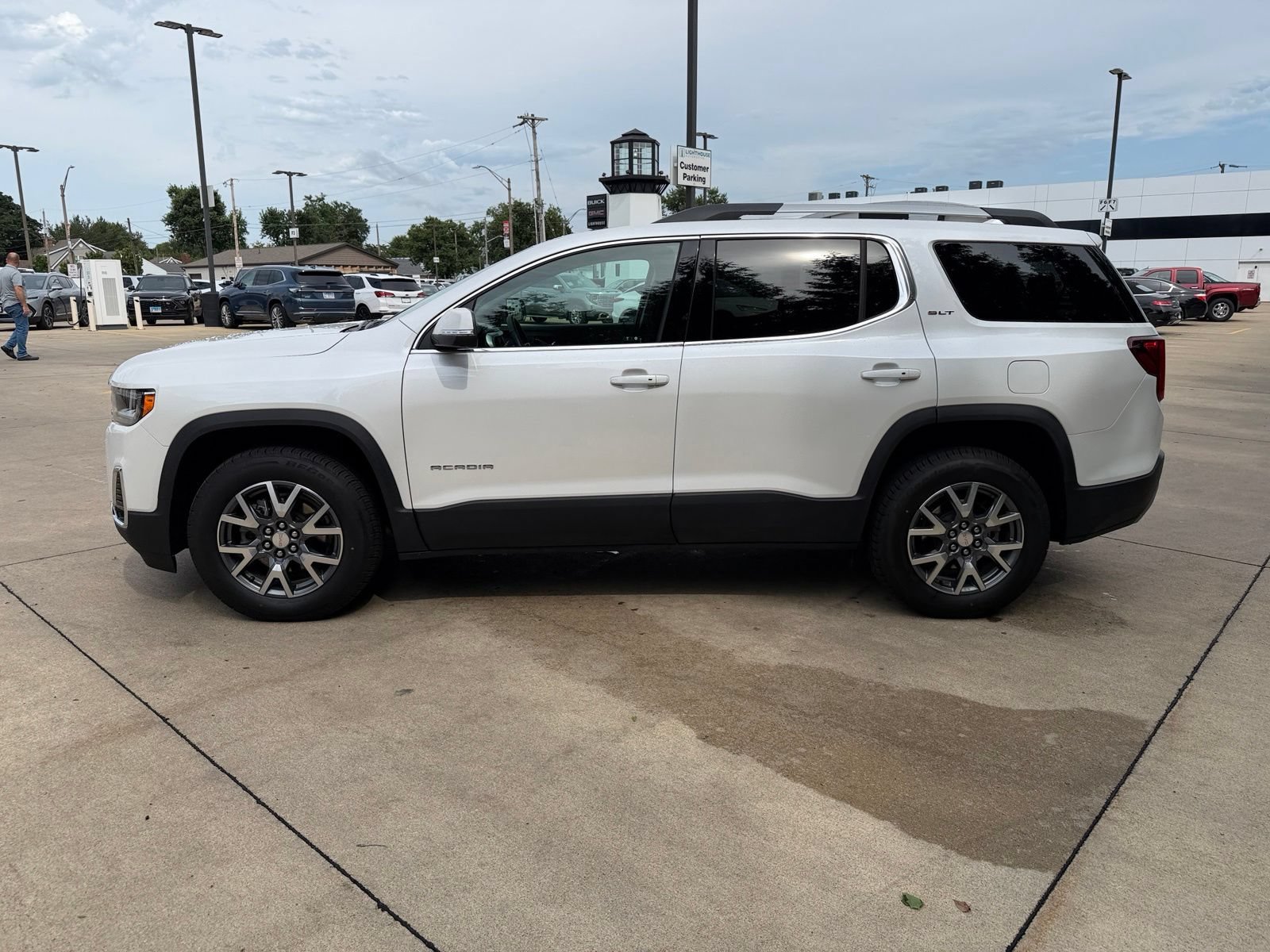 Used 2023 GMC Acadia SLT w/ Technology Package AWD/4WD image 8