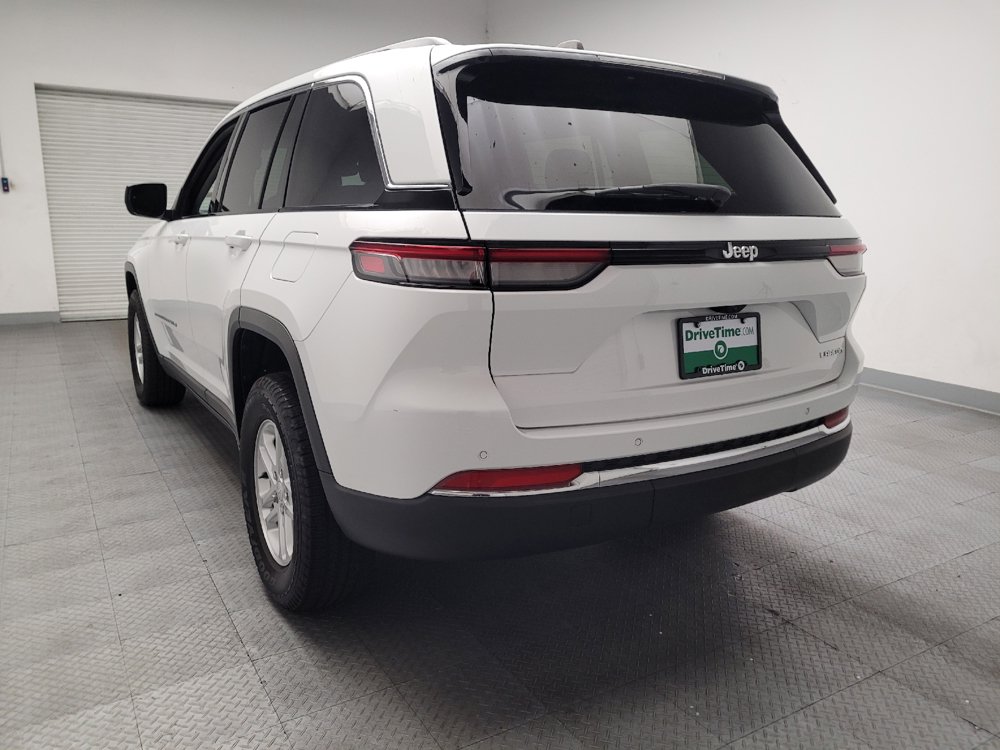Used 2023 Jeep Grand Cherokee Laredo RWD image 6