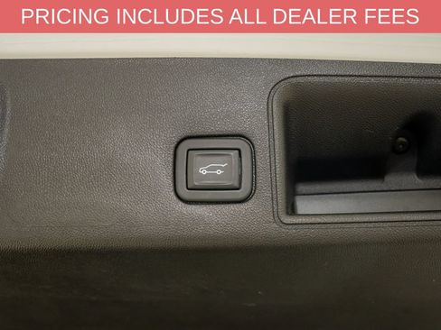 Used 2023 GMC Terrain SLT AWD/4WD image 6