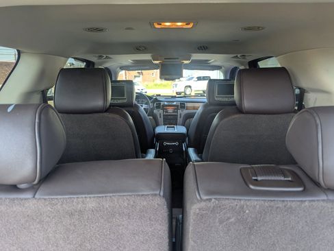 Used 2011 Cadillac Escalade Platinum image 21