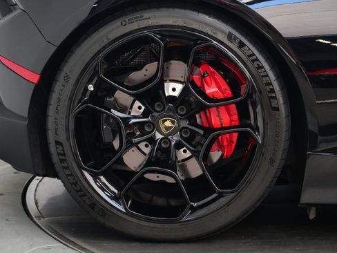 Used 2019 Lamborghini Huracan LP 580-2 RWD image 38