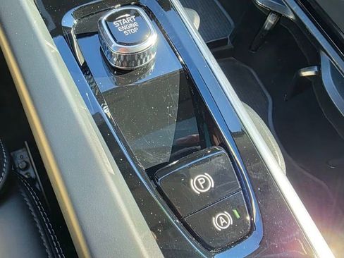 Used 2023 Volvo XC60 T8 Ultimate w/ Climate Package image 43