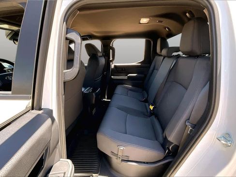 Used 2025 Toyota Tacoma SR5 AWD/4WD image 19