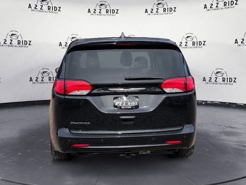 Used 2018 Chrysler Pacifica L image 5