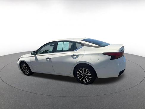 Used 2025 Nissan Altima 2.5 SV FWD image 10
