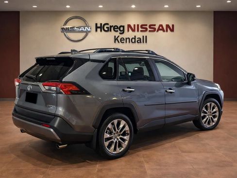 Used 2019 Toyota RAV4 Limited w/ Cold Weather Package FWD image 4