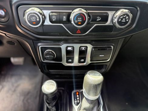 Used 2020 Jeep Wrangler Sport AWD/4WD image 16