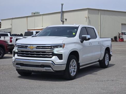 Used 2025 Chevrolet Silverado 1500 LTZ w/ LTZ Premium Package AWD/4WD image 3