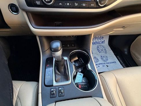 Used 2019 Toyota Highlander XLE image 17