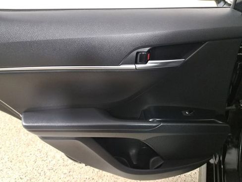 Used 2020 Toyota Camry SE image 14