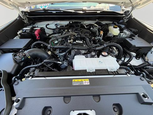 Certified 2026 Toyota Tacoma SR5 AWD/4WD image 9