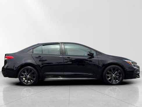 Used 2025 Toyota Corolla SE w/ Convenience Package image 3