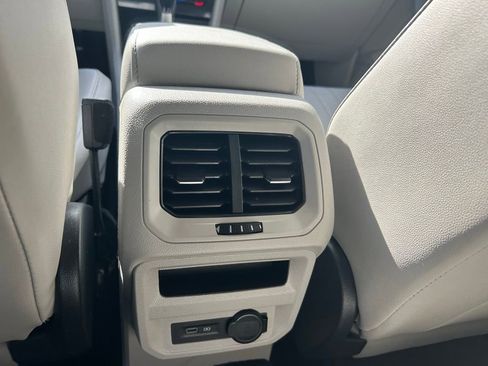 Used 2023 Volkswagen Tiguan SE image 47